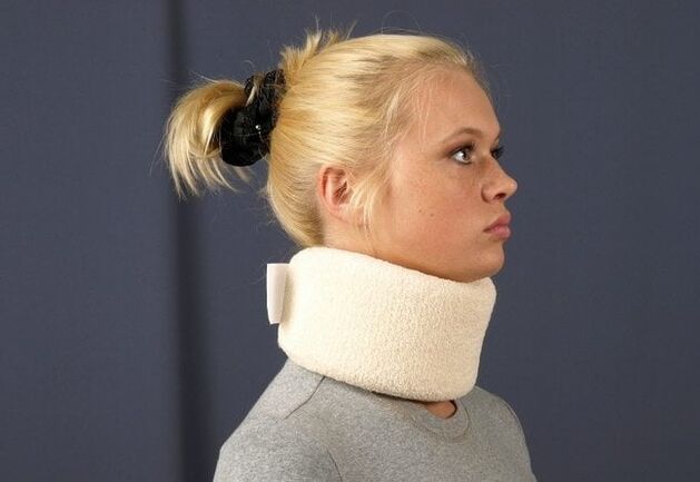 Per trattare l'osteocondrosi cervicale, le donne dovrebbero indossare un collare Shants